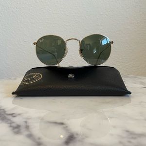• RAY BAN ROUND METAL SUNGLASSES •